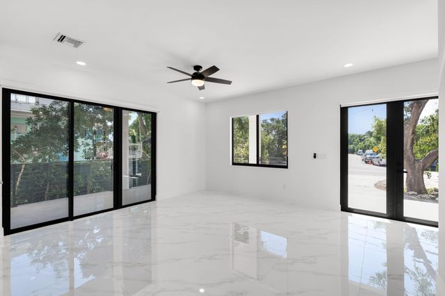 50 Transylvania Avenue, Key Largo, FL 33037