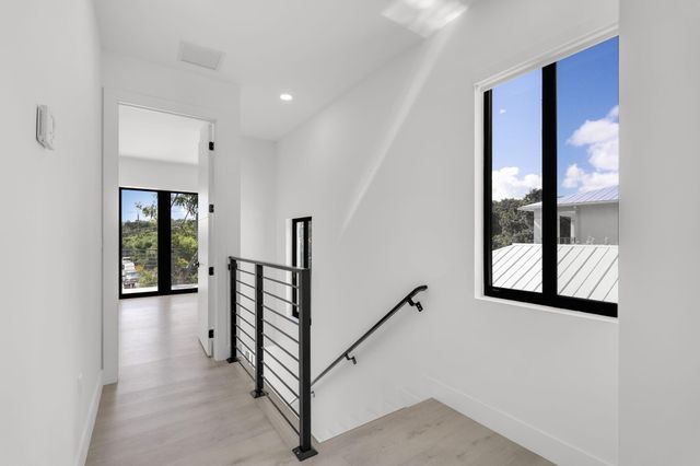 50 Transylvania Avenue, Key Largo, FL 33037