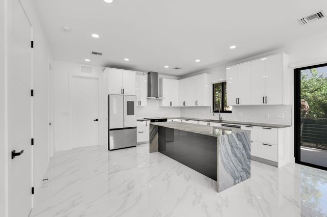 50 Transylvania Avenue, Key Largo, FL 33037