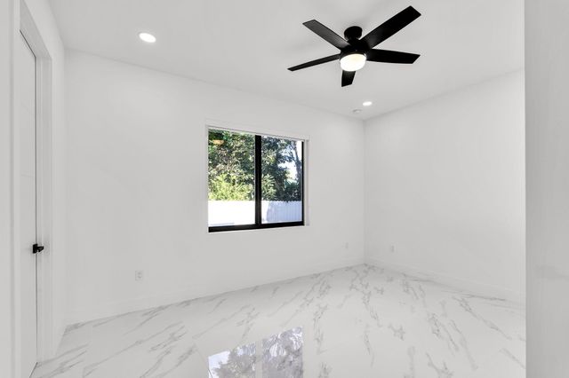 50 Transylvania Avenue, Key Largo, FL 33037