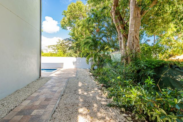 50 Transylvania Avenue, Key Largo, FL 33037