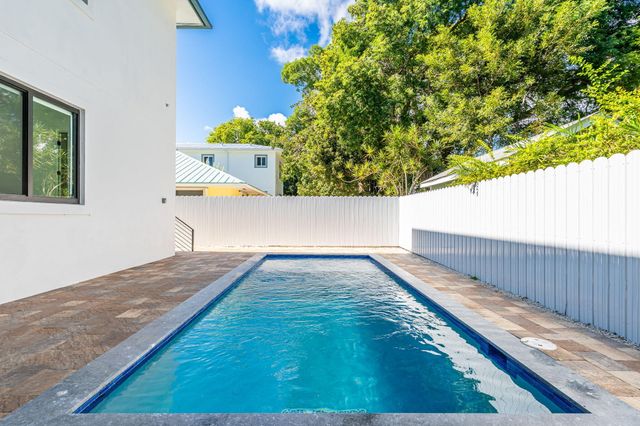 50 Transylvania Avenue, Key Largo, FL 33037