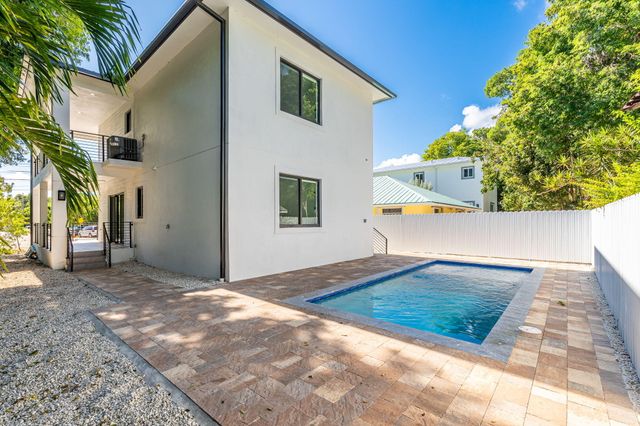 50 Transylvania Avenue, Key Largo, FL 33037