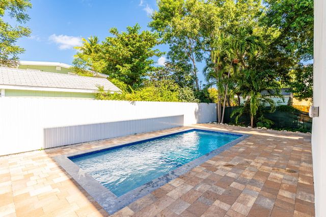 50 Transylvania Avenue, Key Largo, FL 33037