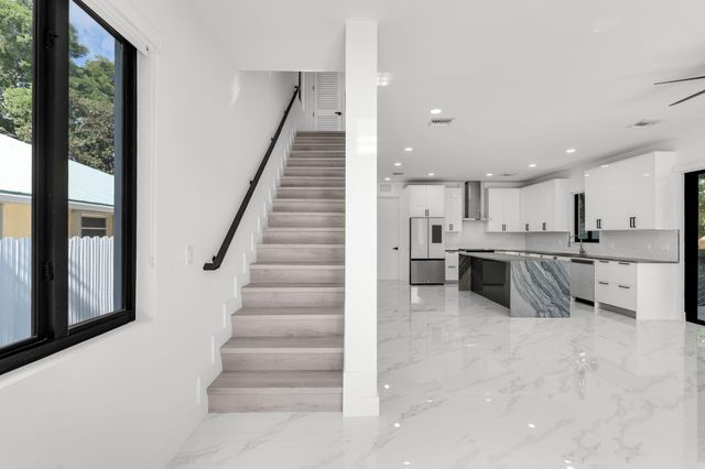 50 Transylvania Avenue, Key Largo, FL 33037