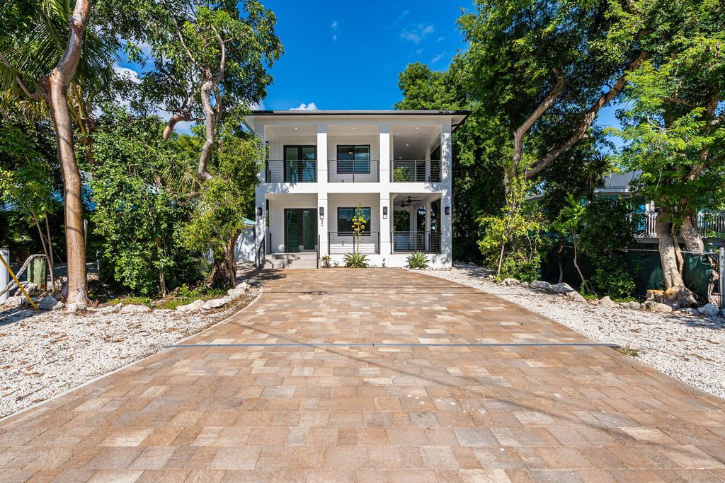 50 Transylvania Avenue, Key Largo, FL 33037
