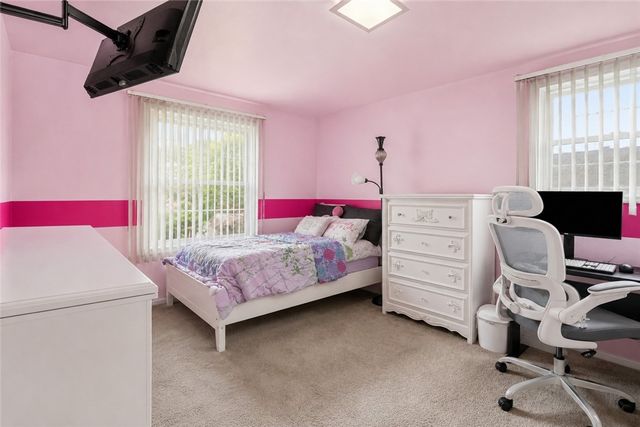 171 Crescent Garden Dr, Penn Hills, PA 15235