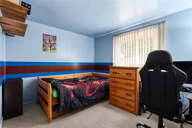 171 Crescent Garden Dr, Penn Hills, PA 15235