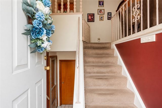 171 Crescent Garden Dr, Penn Hills, PA 15235
