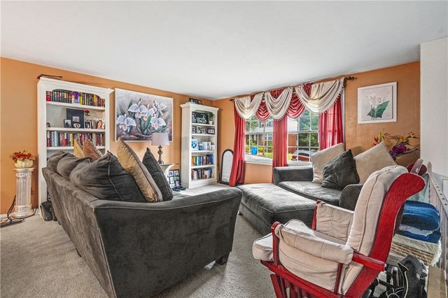 171 Crescent Garden Dr, Penn Hills, PA 15235