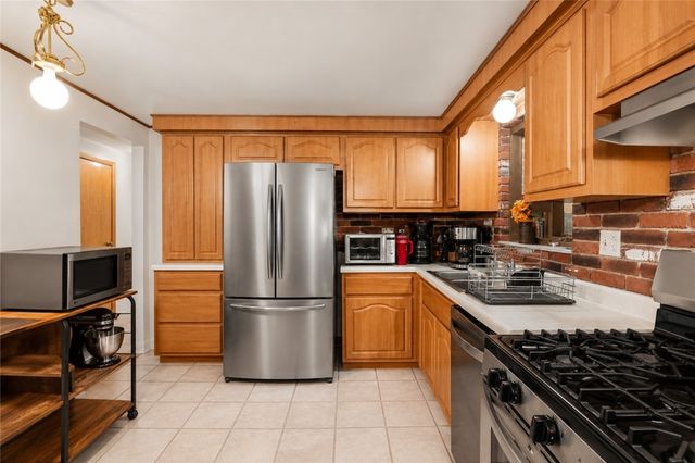 171 Crescent Garden Dr, Penn Hills, PA 15235