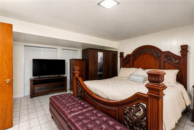 171 Crescent Garden Dr, Penn Hills, PA 15235