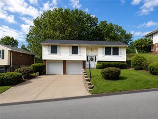 171 Crescent Garden Dr, Penn Hills, PA 15235