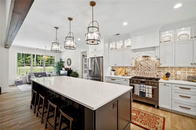80 Stone Cottage Lane, Landrum, SC 29356