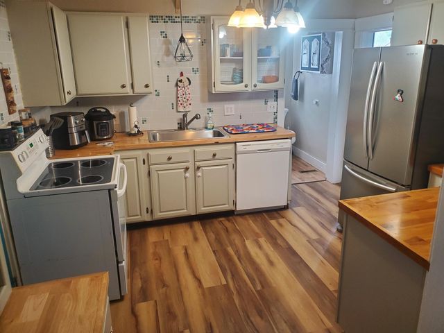 1030 E Sanson Ave, Spokane, WA 99207