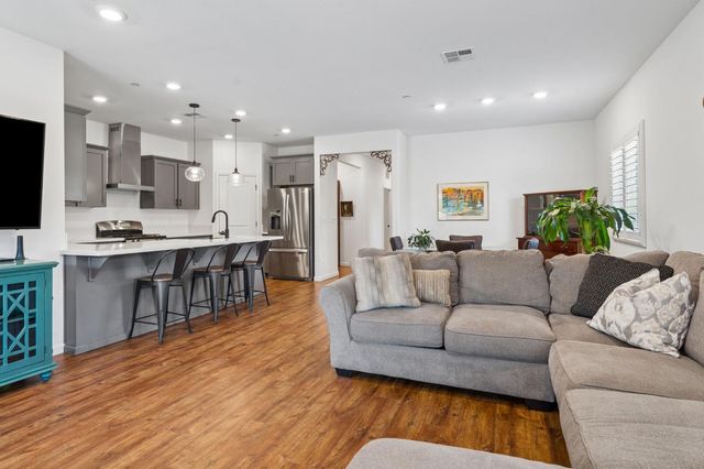 240 Helios Ct, Roseville, CA 95747