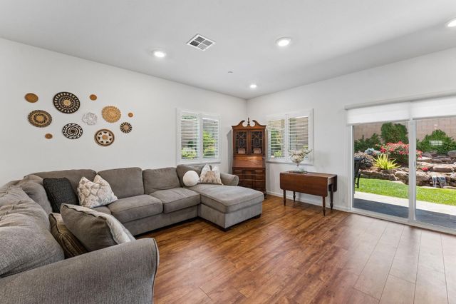 240 Helios Ct, Roseville, CA 95747