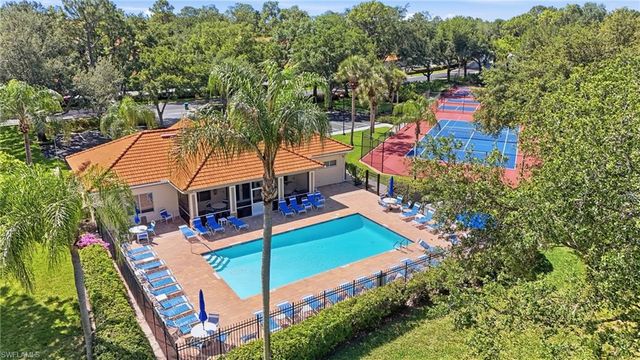 340 Robin Hood CIR 102, Naples, FL 34104