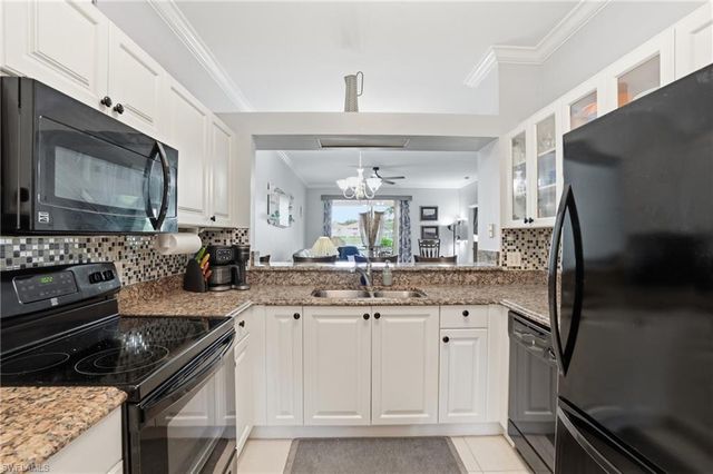 340 Robin Hood CIR 102, Naples, FL 34104