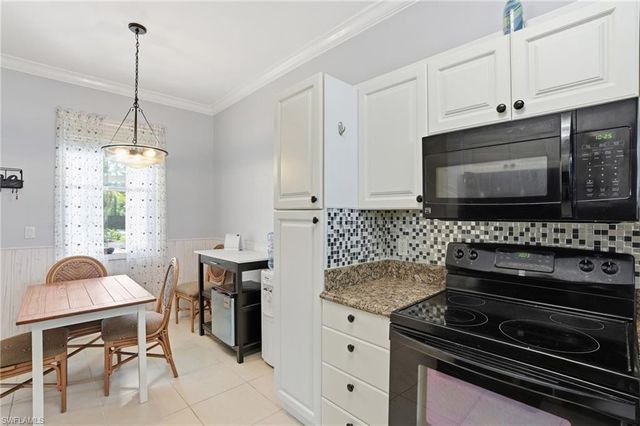 340 Robin Hood CIR 102, Naples, FL 34104