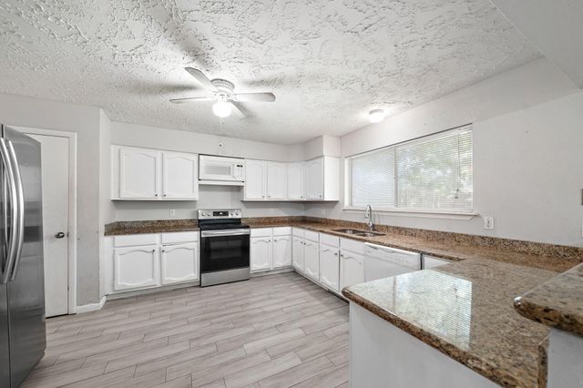 13923 Ludgate Pass, Houston, TX 77034
