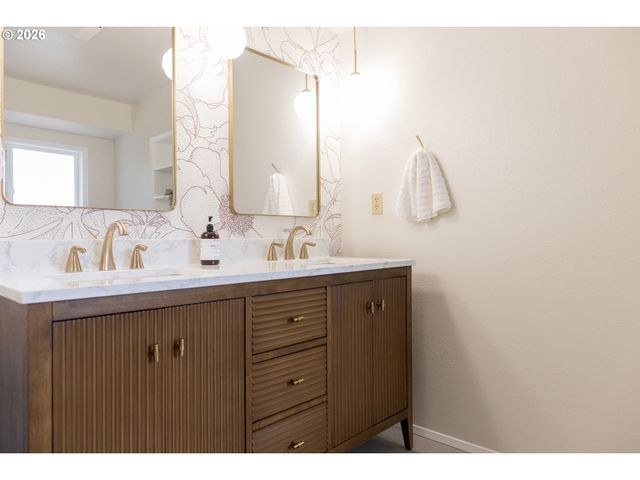 2372 S 22ND Ct, Florence, OR 97439