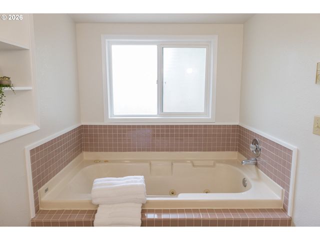 2372 S 22ND Ct, Florence, OR 97439