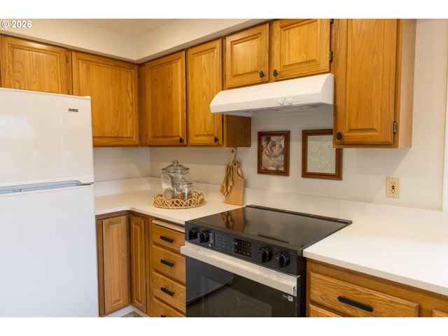 2372 S 22ND Ct, Florence, OR 97439