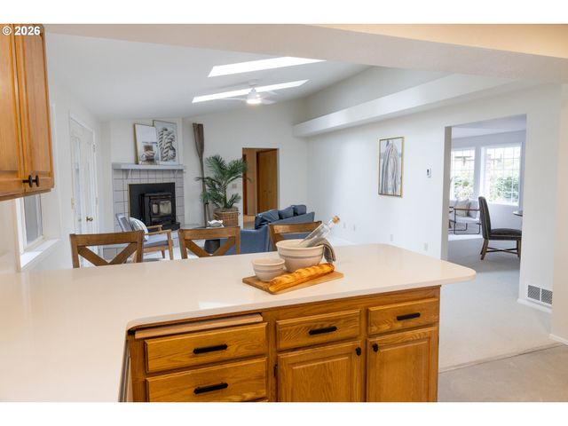 2372 S 22ND Ct, Florence, OR 97439