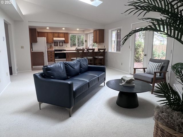 2372 S 22ND Ct, Florence, OR 97439