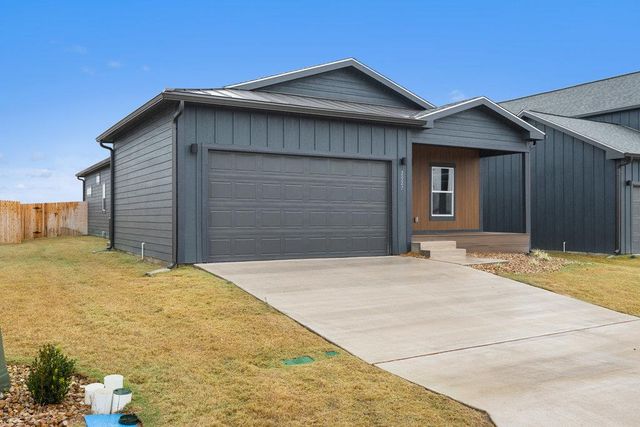 2027 Applewood DR, Lockhart, TX 78644