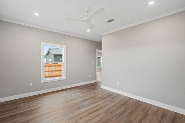 2027 Applewood DR, Lockhart, TX 78644