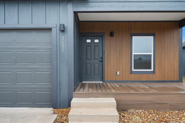 2027 Applewood DR, Lockhart, TX 78644