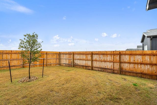 2027 Applewood DR, Lockhart, TX 78644