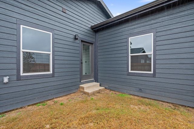 2027 Applewood DR, Lockhart, TX 78644