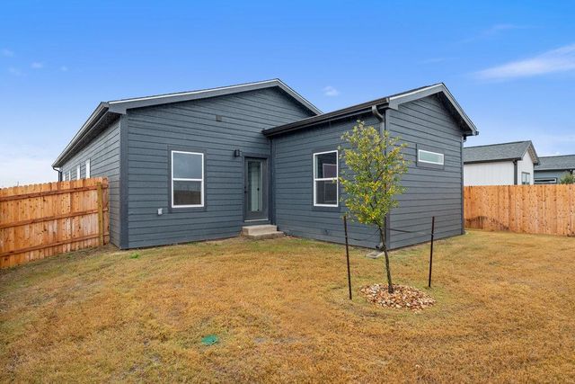 2027 Applewood DR, Lockhart, TX 78644