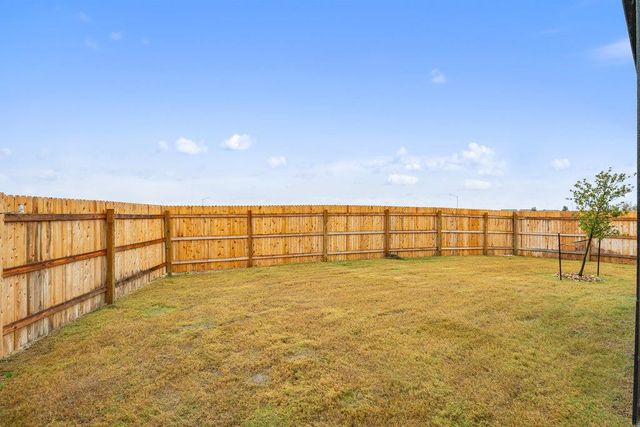 2027 Applewood DR, Lockhart, TX 78644