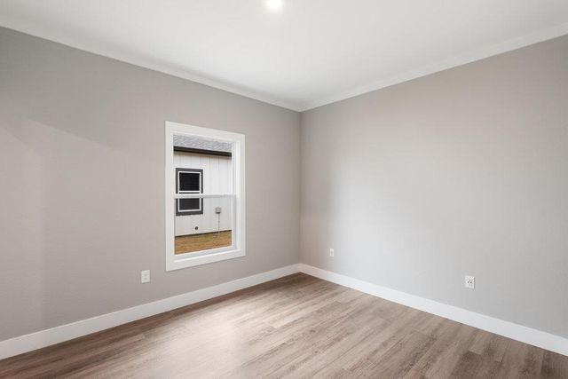 2027 Applewood DR, Lockhart, TX 78644