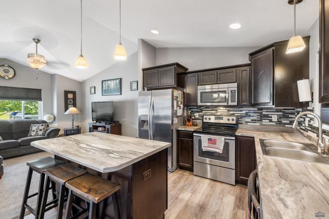 6674 CAMBRIDGE PL, Summerset, SD 57718