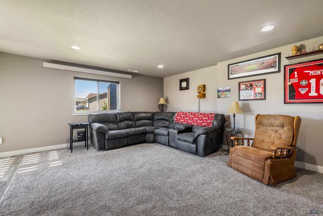 6674 CAMBRIDGE PL, Summerset, SD 57718
