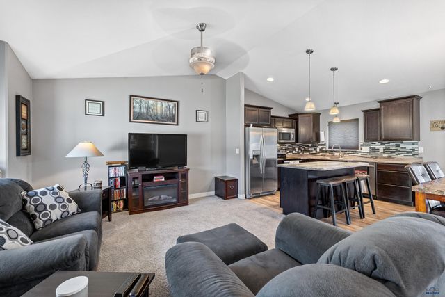 6674 CAMBRIDGE PL, Summerset, SD 57718
