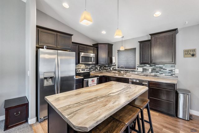 6674 CAMBRIDGE PL, Summerset, SD 57718