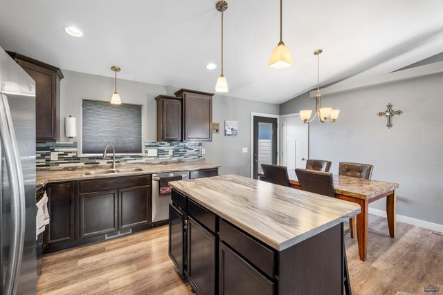 6674 CAMBRIDGE PL, Summerset, SD 57718