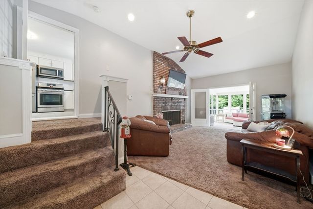 737 North St, Tewksbury, MA 01876