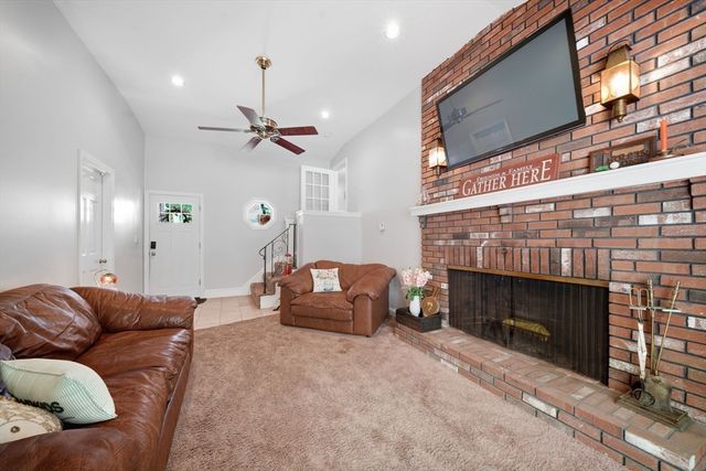737 North St, Tewksbury, MA 01876