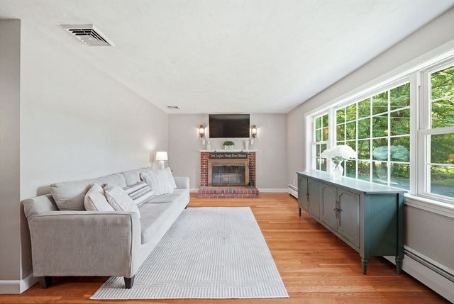 737 North St, Tewksbury, MA 01876