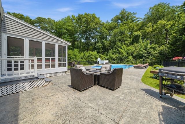 737 North St, Tewksbury, MA 01876