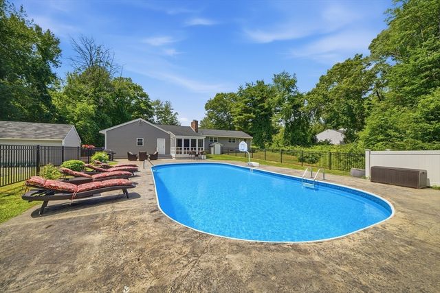 737 North St, Tewksbury, MA 01876