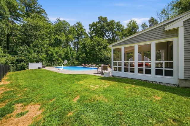 737 North St, Tewksbury, MA 01876