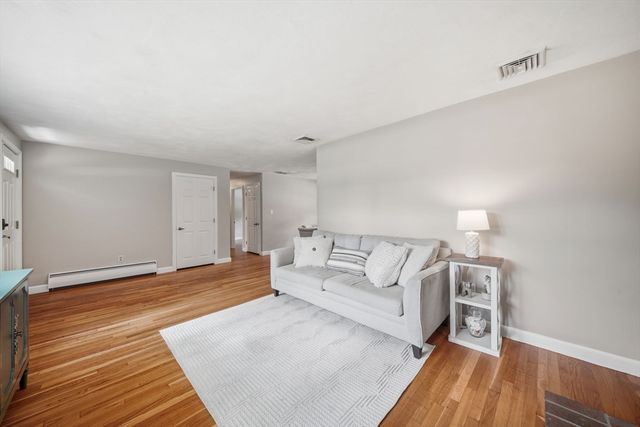 737 North St, Tewksbury, MA 01876